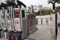 校門(mén)進(jìn)出